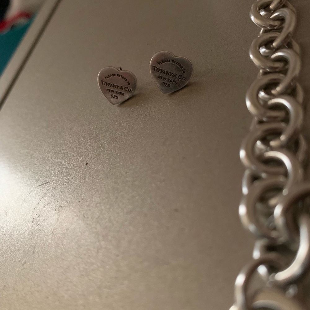 Tiffany set necklace 300 : earrings: 100